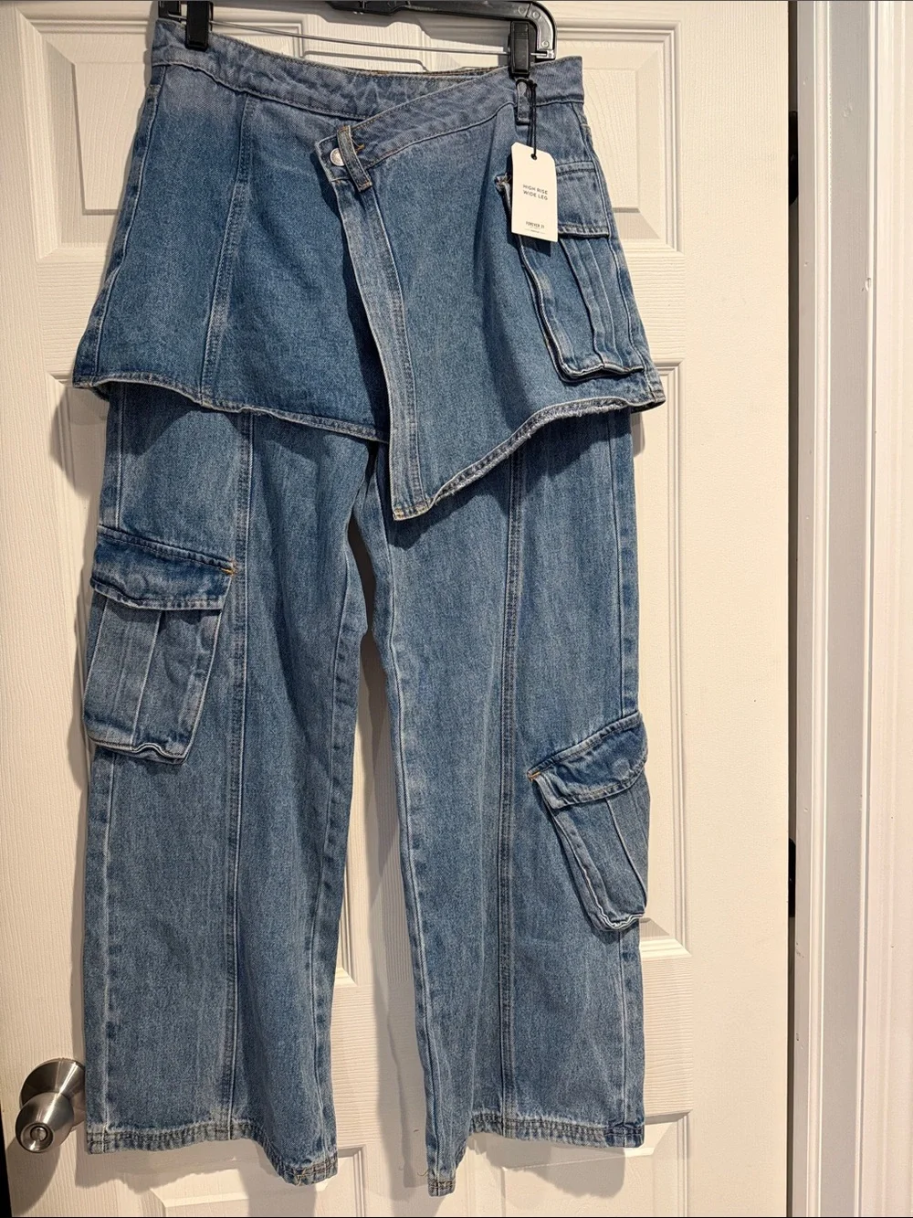Wide-Leg Cargo Jeans